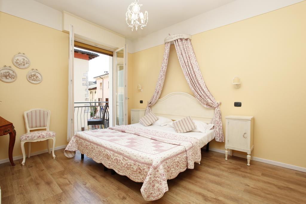 Appartamenti Piazza Umberto I توري ديل بيناكو الغرفة الصورة
